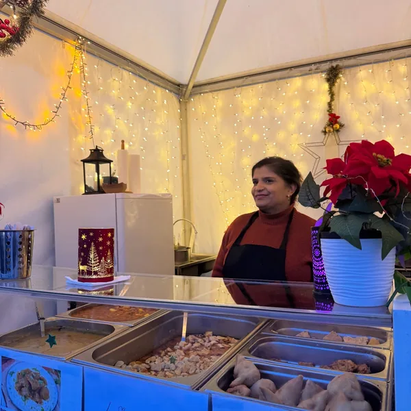 Christmas market: curries and samosas fresh from the kitchen